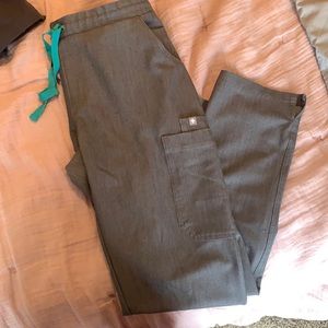 Yola figs scrubs pants in graphite small
